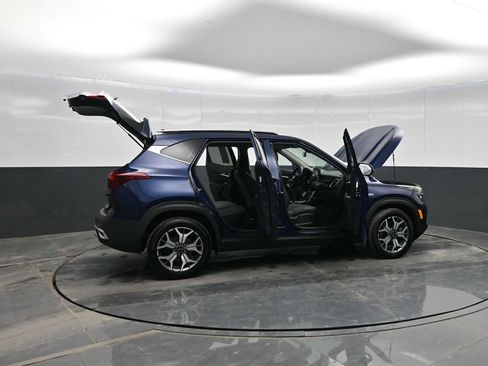 Used 2021 Kia Seltos EX image 40