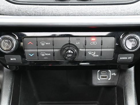 Used 2022 Jeep Compass Latitude w/ Sun and Sound Group image 27