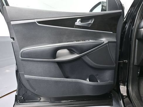 Used 2019 Kia Sorento AWD V6 image 16