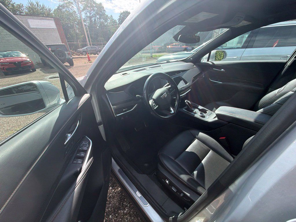 Used 2020 Cadillac XT4 Sport w/ Driver Awareness Package AWD/4WD image 9
