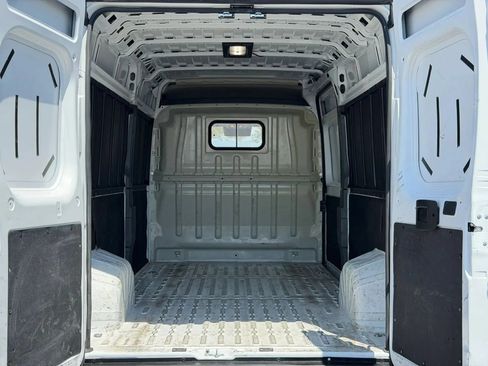 Used 2025 RAM ProMaster 2500 w/ Convenience Group FWD image 13