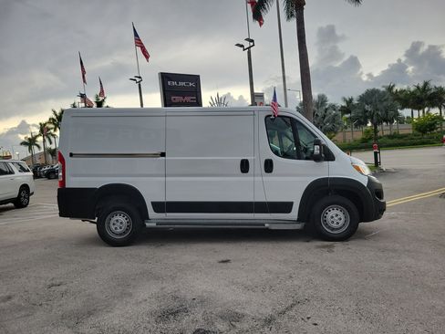 Used 2025 RAM ProMaster 2500 w/ U-Haul Equipment Group FWD image 4