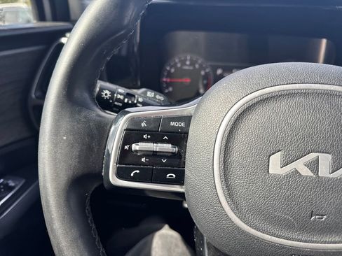 Used 2022 Kia Sorento EX w/ Panoramic Sunroof Package FWD image 31