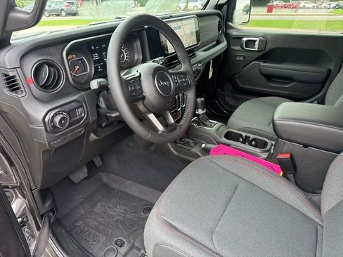 Used 2026 Jeep Wrangler Unlimited Rubicon AWD/4WD image 23