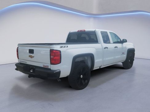 Used 2017 Chevrolet Silverado 1500 W/T AWD/4WD image 3