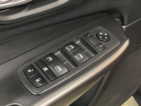 Used 2020 Jeep Cherokee Limited image 29