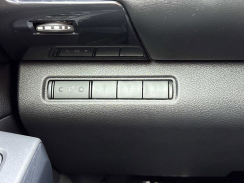 Used 2024 Nissan Pathfinder S image 12