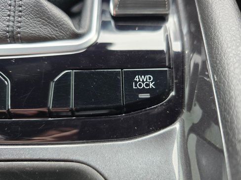 Used 2025 Jeep Compass Sport image 39