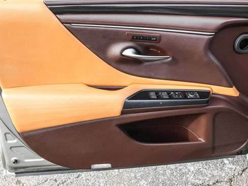 Used 2020 Lexus ES 300h w/ Luxury Package image 26