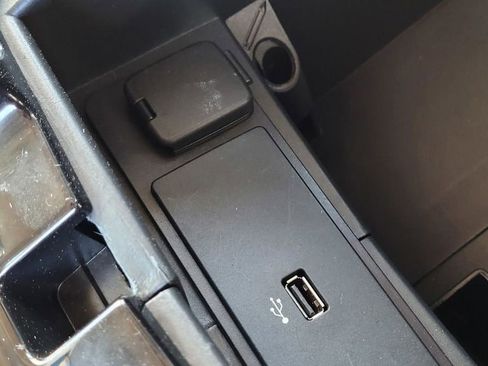 Used 2016 Ford Fusion SE w/ Equipment Group 202A image 27