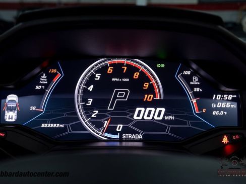 Used 2021 Lamborghini Huracan EVO image 23