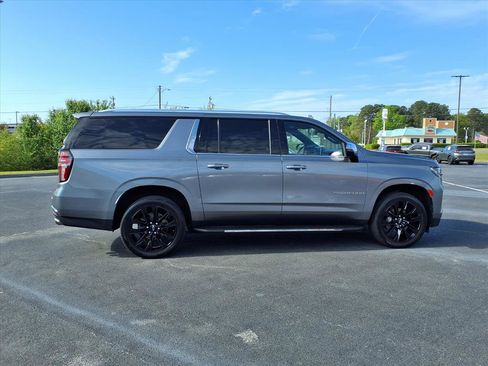 Used 2022 Chevrolet Suburban Premier image 19
