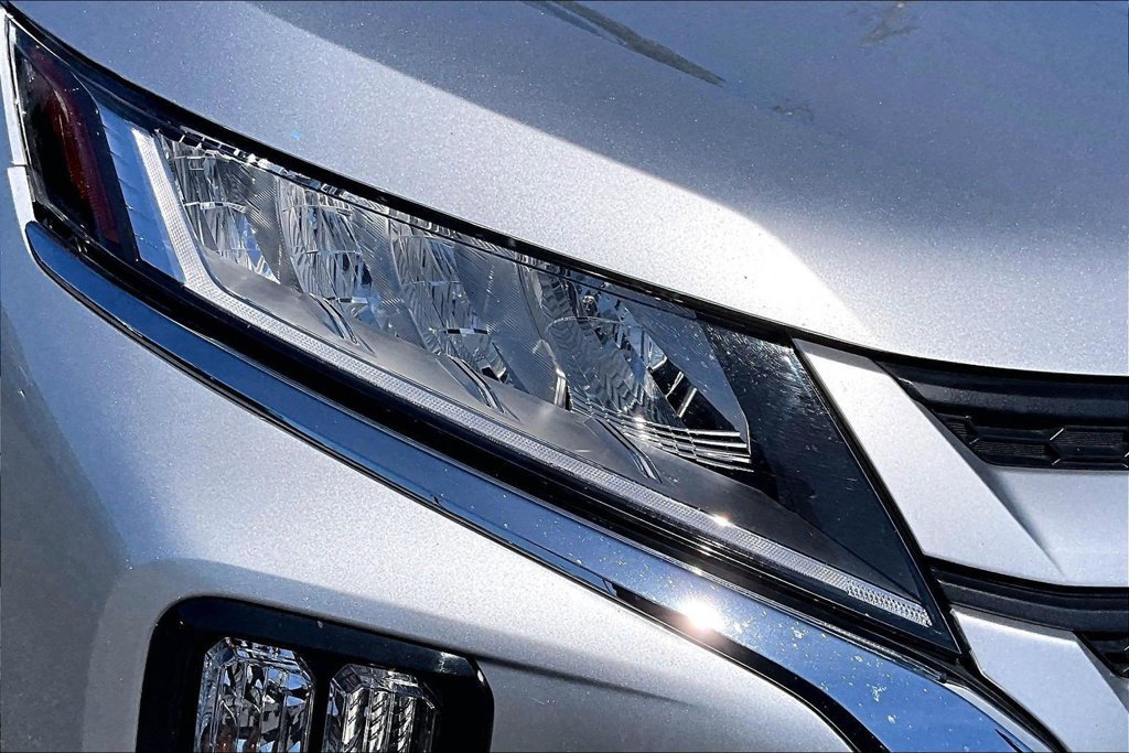 Used 2025 Mitsubishi Outlander Sport ES AWD/4WD image 32