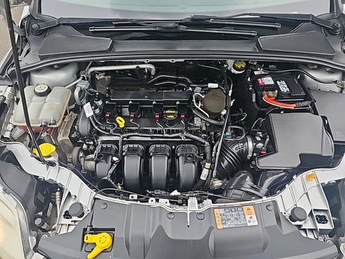 Used 2014 Ford Focus SE w/ Equipment Group 201A FWD image 10