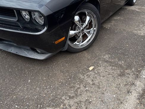 Used 2010 Dodge Challenger R/T RWD image 1