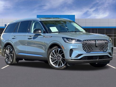 Used 2025 Lincoln Aviator Reserve w/ Equipment Group 201A AWD/4WD image 2