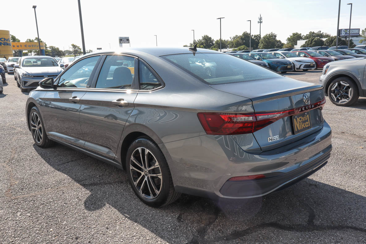 Used 2025 Volkswagen Jetta Sport FWD image 4