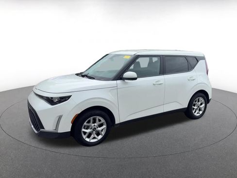 Used 2025 Kia Soul LX w/ LX Technology Package FWD image 7