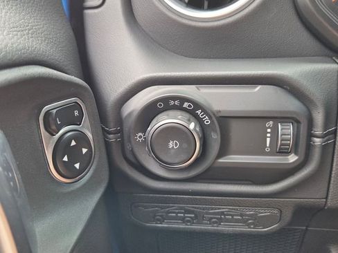 Used 2024 Jeep Wrangler Unlimited Sahara w/ Technology Group AWD/4WD image 22