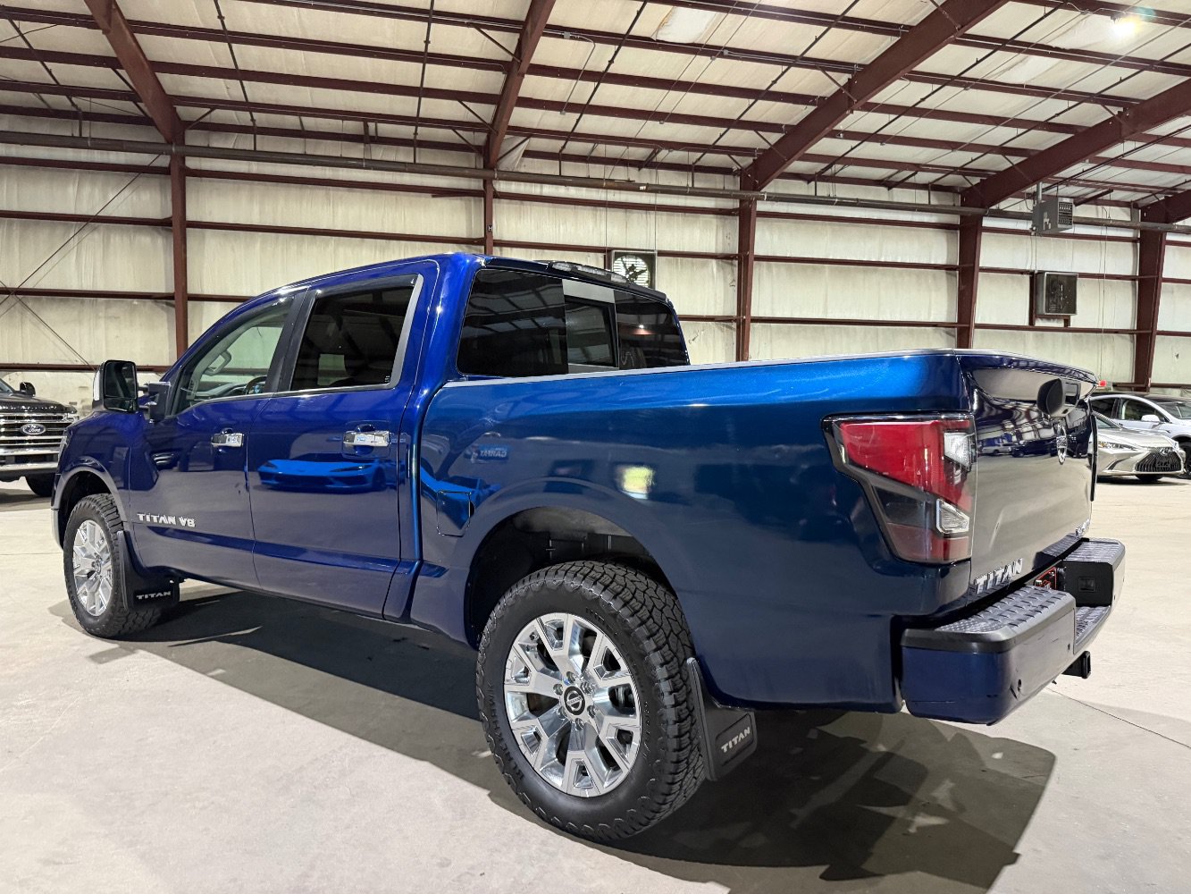 Used 2020 Nissan Titan SL w/ Moonroof Package AWD/4WD image 7