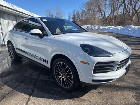 Certified 2023 Porsche Cayenne Platinum Edition image 7