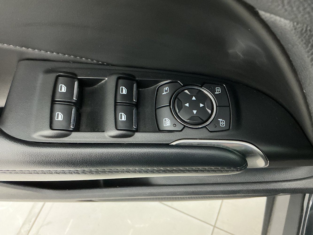 Used 2019 Lincoln MKC Select w/ Select Plus Package AWD/4WD image 38