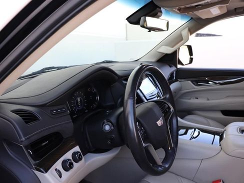 Used 2019 Cadillac Escalade ESV Premium Luxury image 54