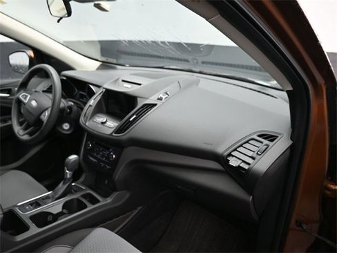 Used 2017 Ford Escape SE w/ Equipment Group 201A image 8