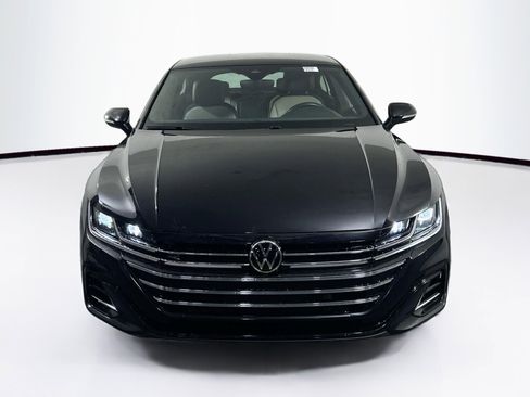 Used 2023 Volkswagen Arteon SE image 2