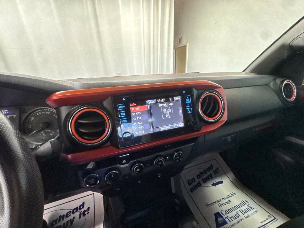 Used 2017 Toyota Tacoma TRD Off-Road w/ Tow Package (A/T) AWD/4WD image 22