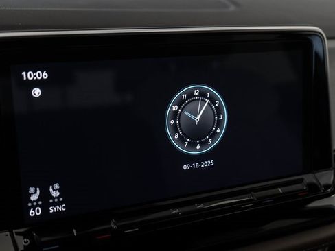 Used 2024 Volkswagen Atlas Cross Sport SE image 4