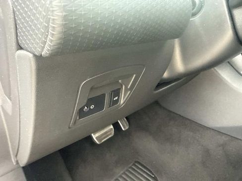 Used 2022 Land Rover Range Rover Velar R-Dynamic S image 25