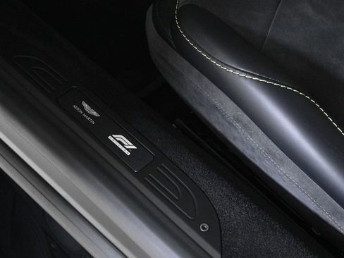 Used 2023 Aston Martin V8 Vantage image 25