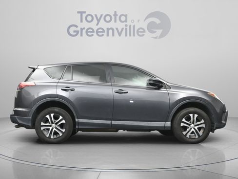 Used 2018 Toyota RAV4 LE FWD image 17