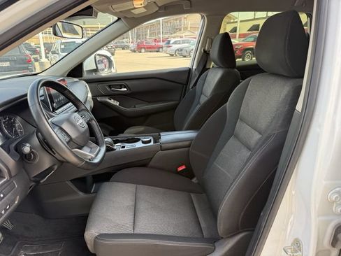 Used 2025 Nissan Rogue SV AWD/4WD image 24