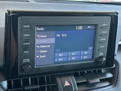 Used 2019 Toyota RAV4 LE AWD/4WD image 20