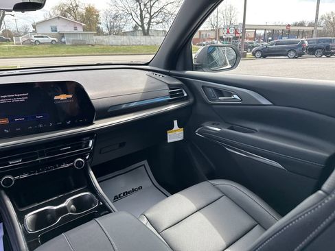 New 2026 Chevrolet Traverse LT image 13