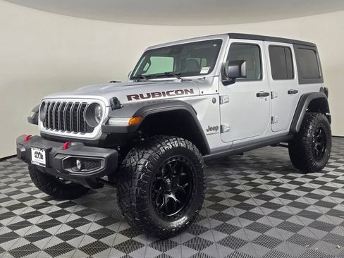 Used 2024 Jeep Wrangler Unlimited Rubicon AWD/4WD image 7