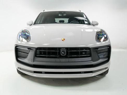New 2026 Porsche Macan GTS image 6