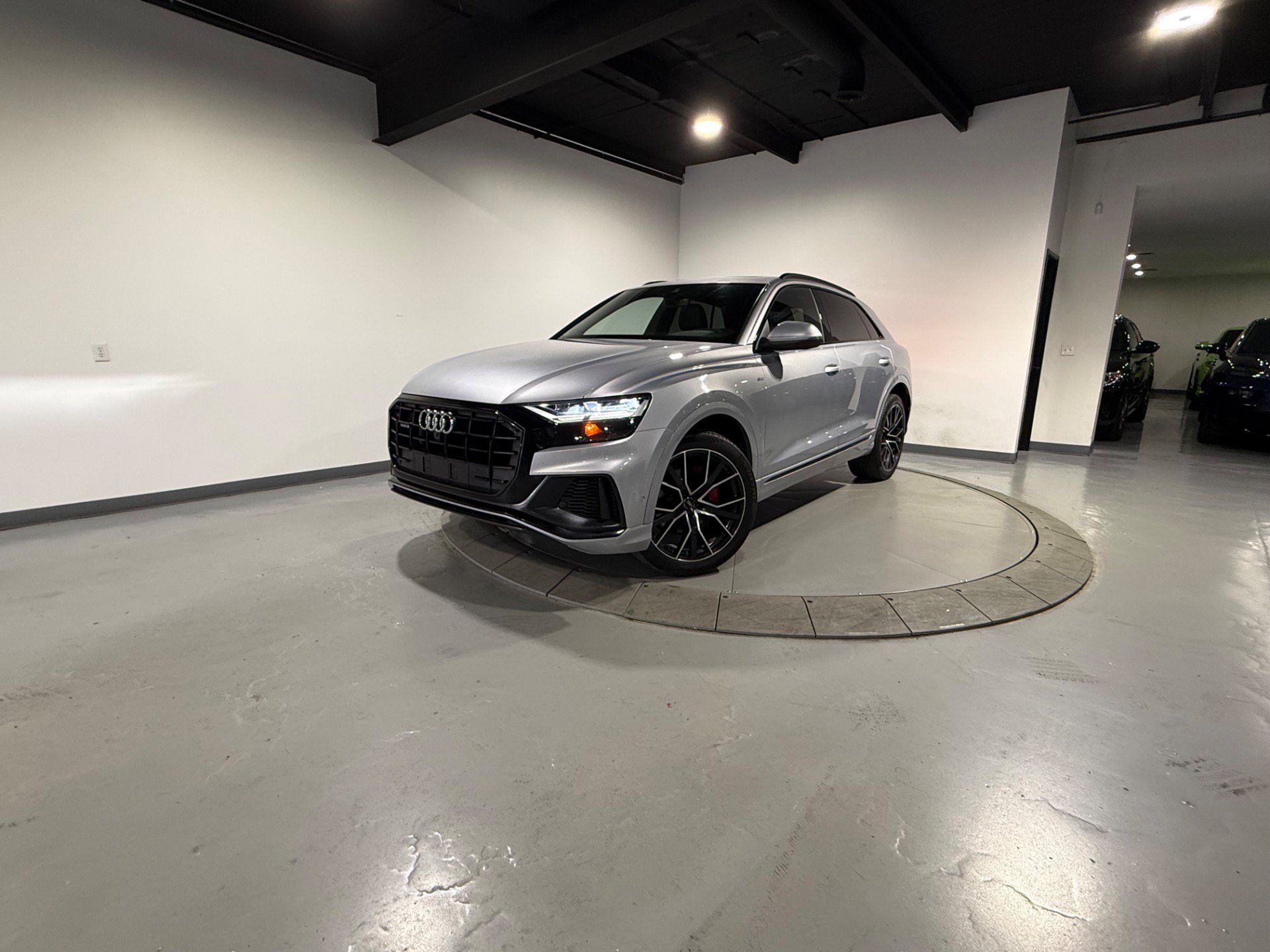 Used 2019 Audi Q8 Premium Plus w/ Premium Plus AWD/4WD image 4