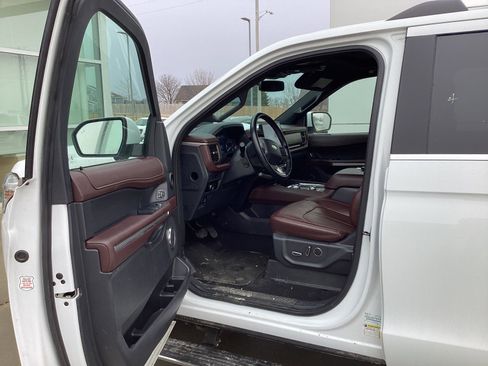 Used 2023 Ford Expedition Max Limited image 5