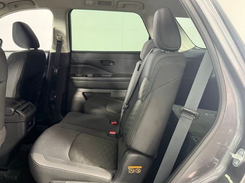 Used 2024 Nissan Pathfinder S FWD image 26