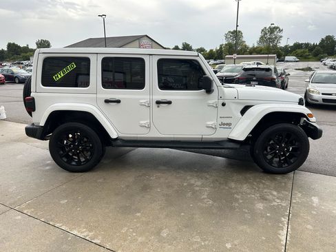 Used 2022 Jeep Wrangler Unlimited Sahara w/ Cold Weather Group AWD/4WD image 4
