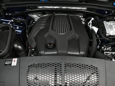 New 2026 Porsche Macan AWD image 36