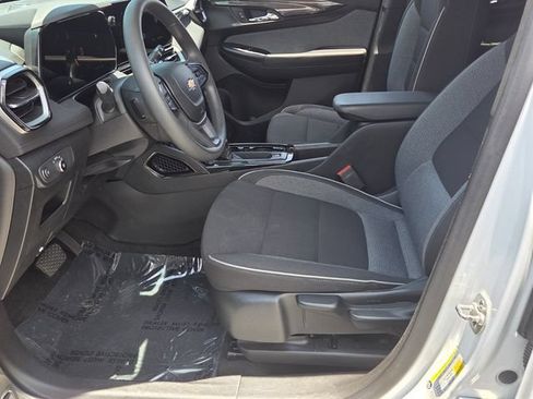 Used 2024 Chevrolet TrailBlazer LT FWD image 9