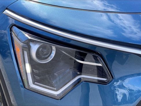 Used 2023 Kia Niro EX w/ EX Cold Weather Package image 27