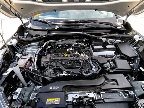 Used 2025 Toyota Corolla Cross XLE FWD image 32
