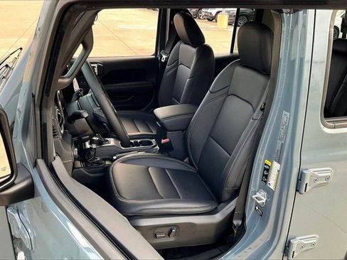 New 2025 Jeep Gladiator Sport image 12