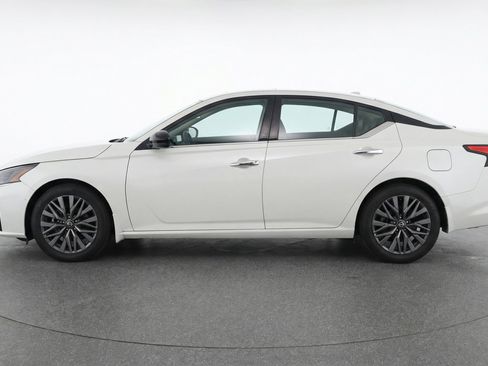 Used 2025 Nissan Altima 2.5 SV image 5