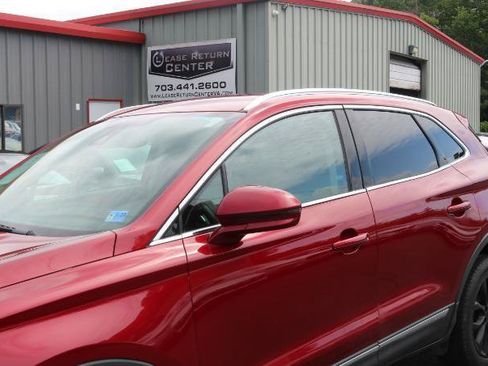 Used 2017 Lincoln MKC Select w/ Lincoln MKC Climate Package FWD image 4